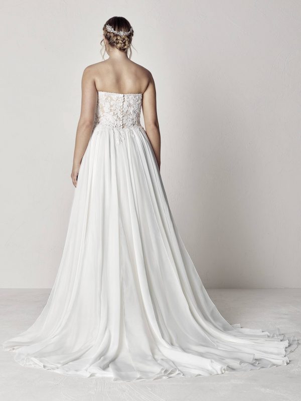Stunning Aline plus size wedding gown Modes Bridal NZ