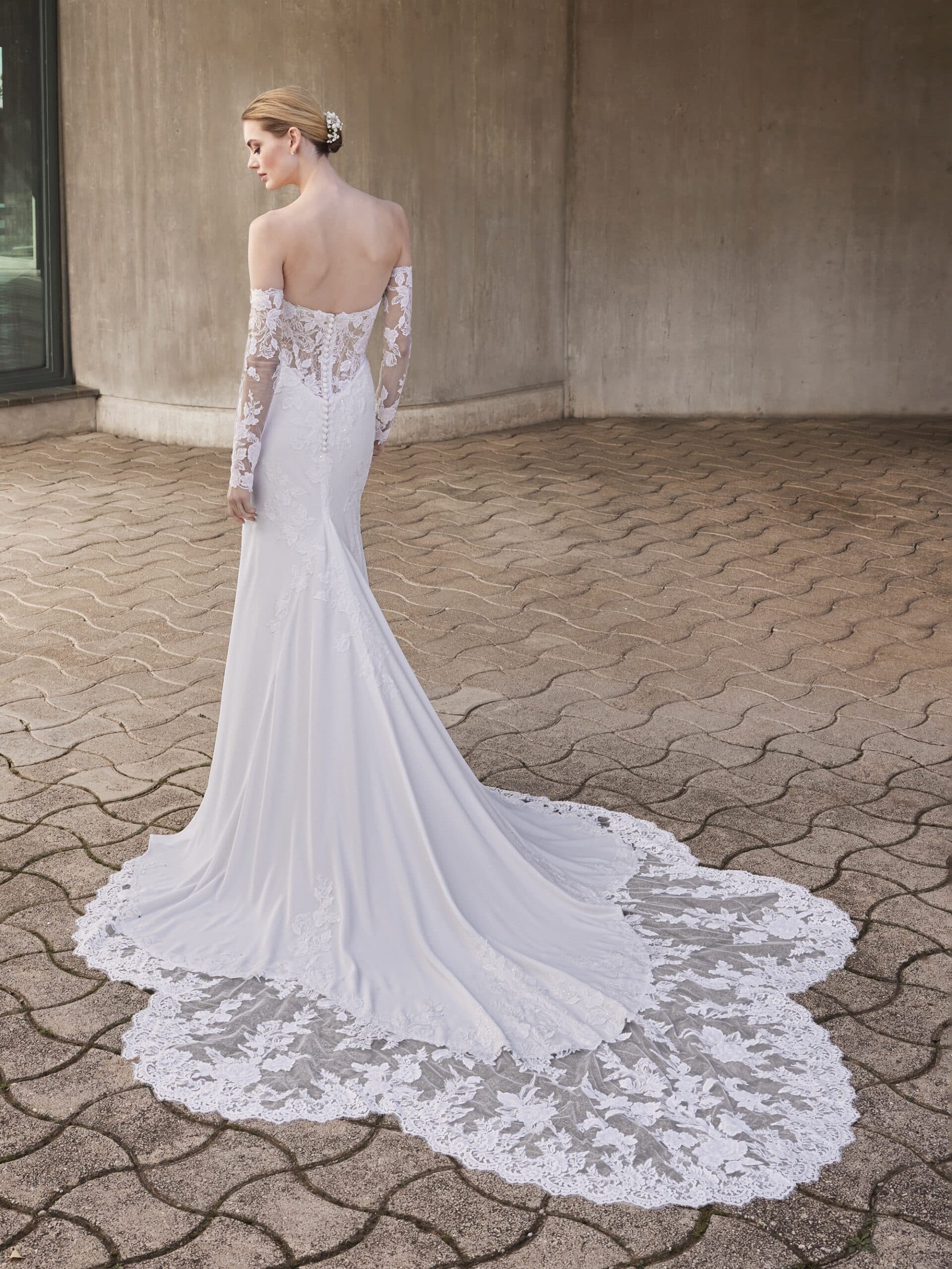 Chic Mermaid Wedding Dress with Sweetheart Neckline.JPG